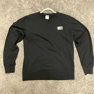 North Face sweatshirt BRAND NEW, size M, no flaws, great condition.